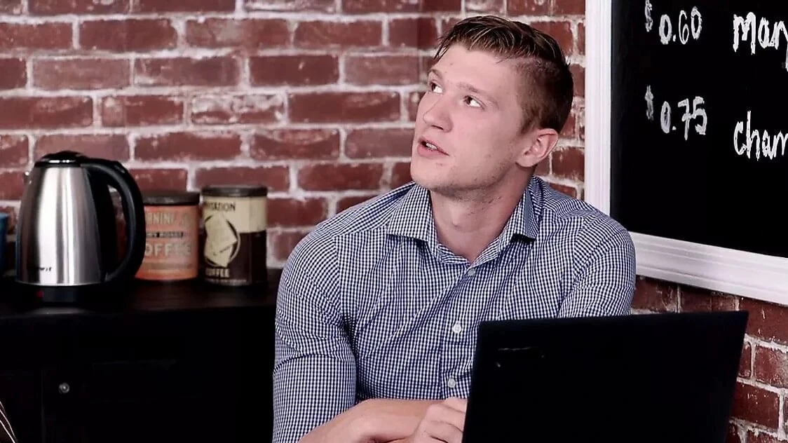 Smokeshow Barista Eliza Ibarra Slips Dude Her Number