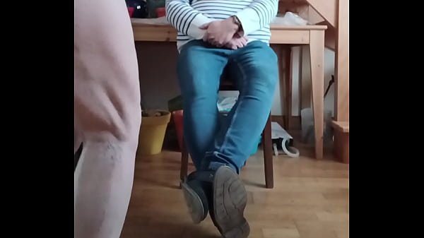 2025 11 21 Esclave F humiliée à mes pieds et uro