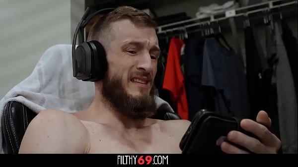 Nerdy stepsister lose her anal virginity with her stepbrother – Jackie Hoff