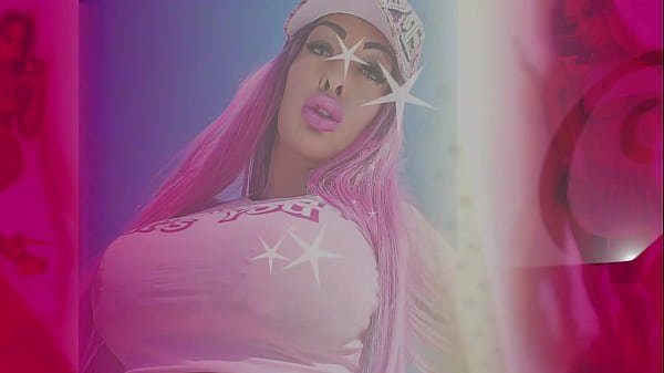 Pool boy fucks boss’s wife in his pool