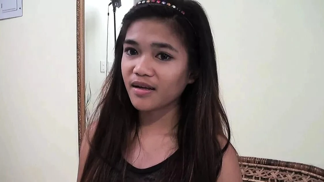 Tight Pinay Asshole Gets Plugged With Huge Foreign Dick