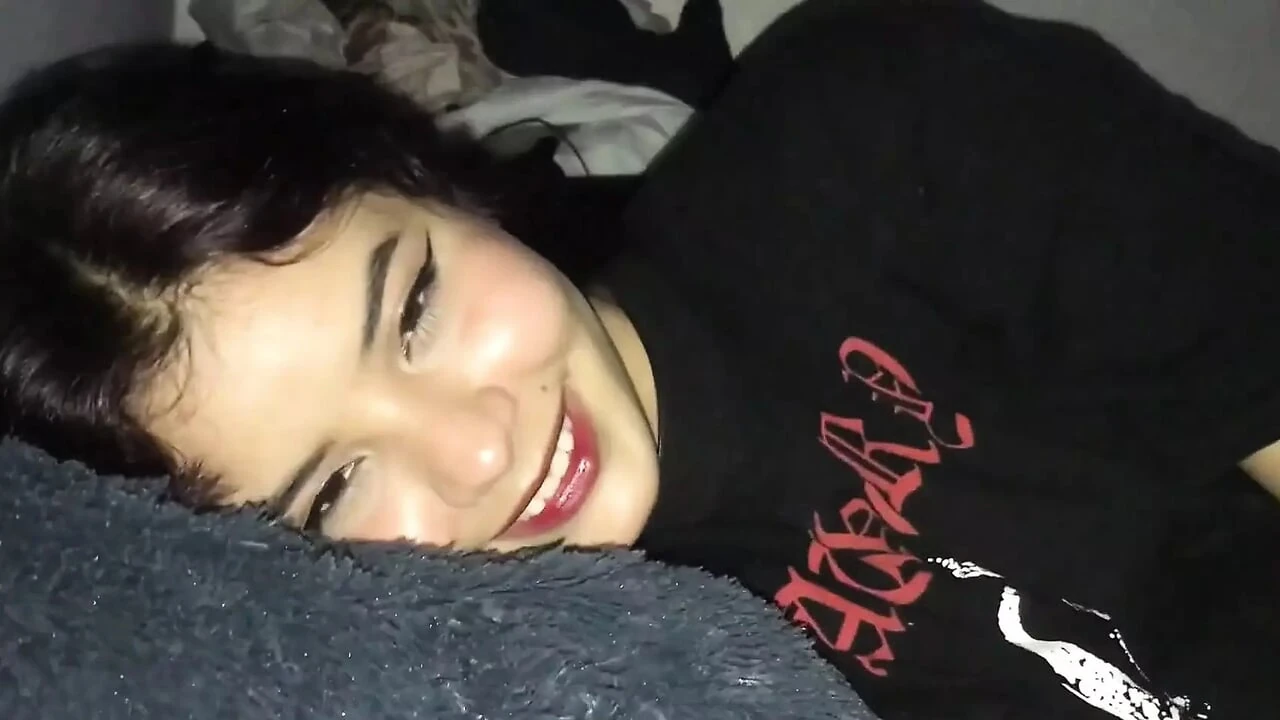 My Girlfriend Gives Me Some of Her Best Blowjobs in My Room – Porn in Spanish