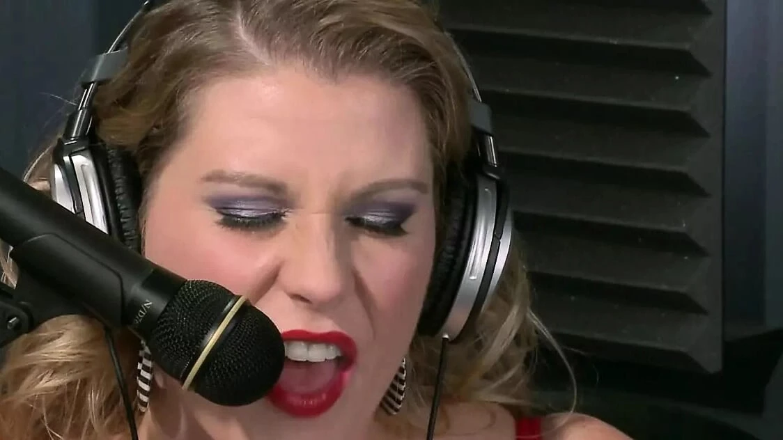 Renee’s threesome with Samantha 38G