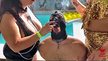 Smoking, fumando com minha amiga peituda e jogando fumaça na cara do corno brocha otário…