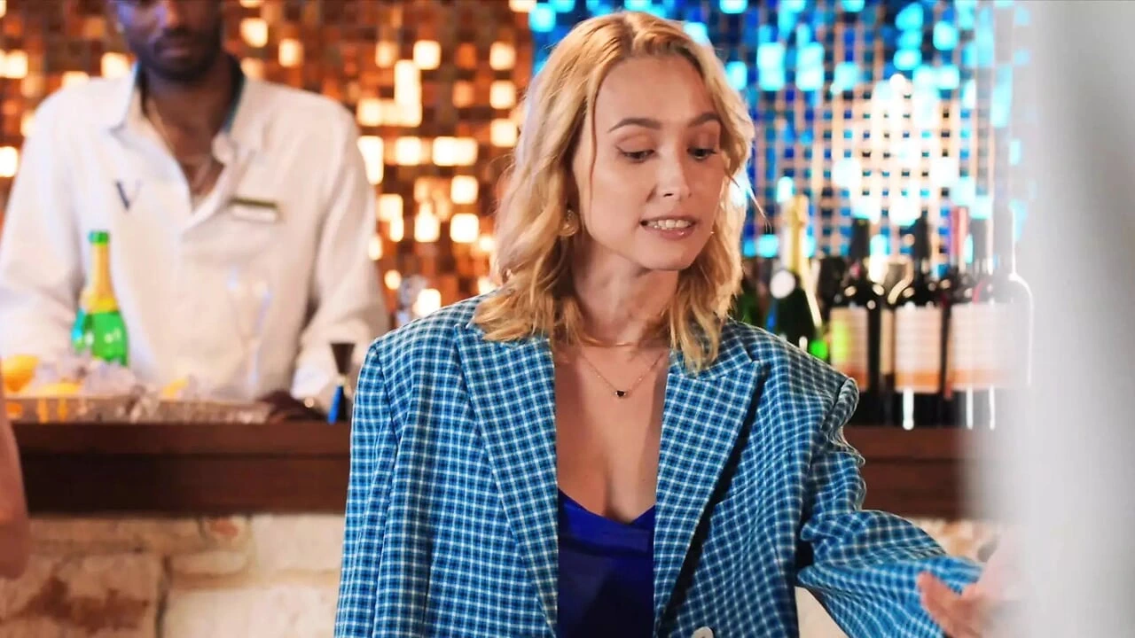 TUSHY Bride Eve Has First-Anal Experience At Hotel Vixen